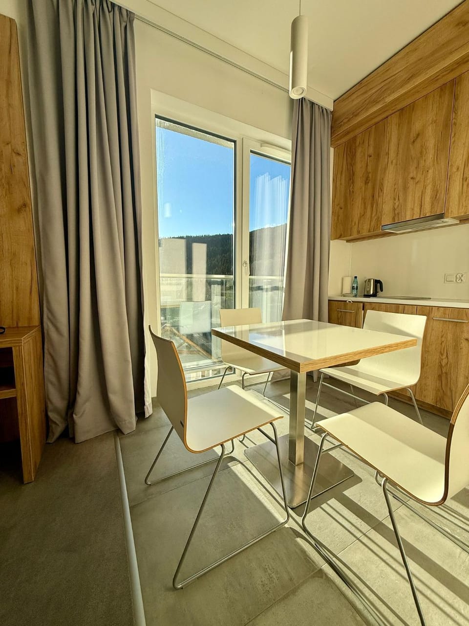Kitchen or kitchenette, Seating area, Dining area