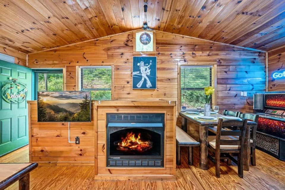 A Little Bit of Country by Beyond Expectations House in Pigeon Forge