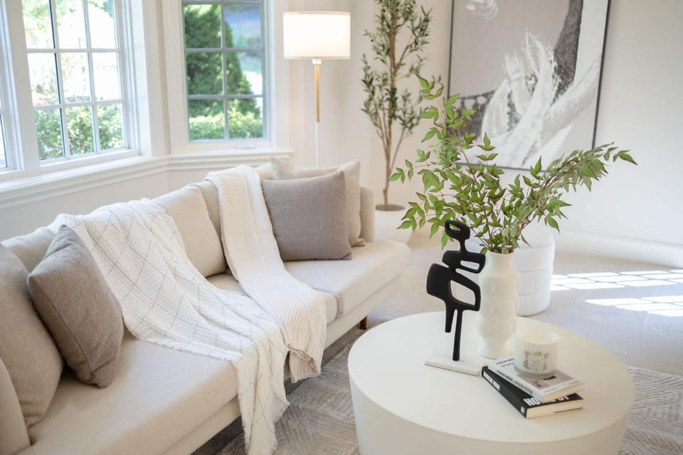 Cascadia Family Mansion, Hot Tub, Game Room, Gym! House in Issaquah