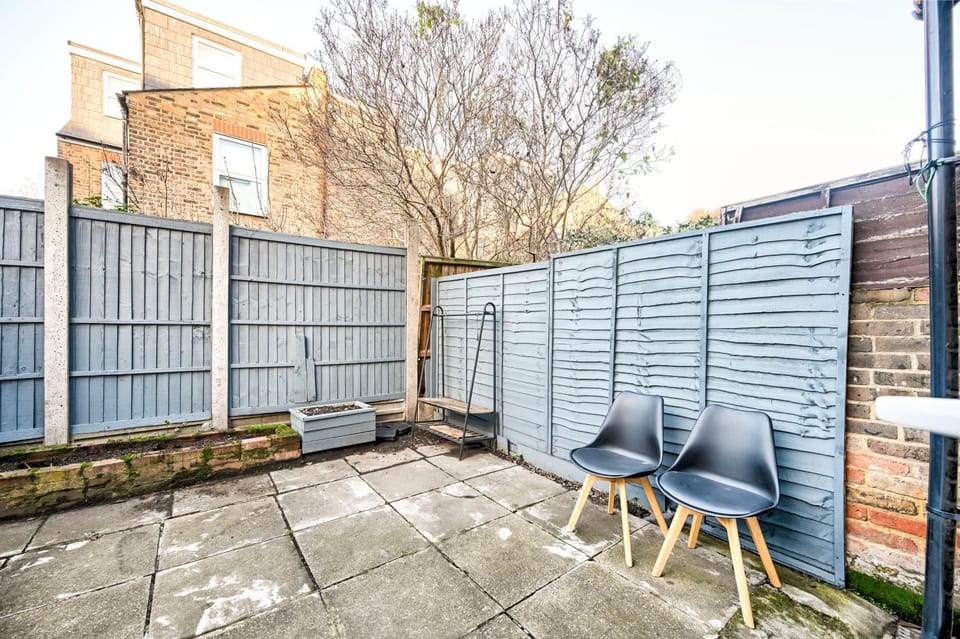 Cosy West London 2 Bed Flat Apartment in London Borough of Richmond upon Thames