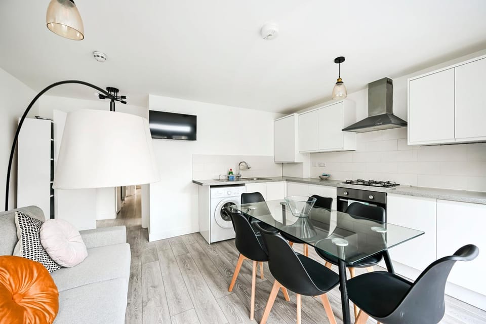 Cosy West London 2 Bed Flat Apartment in London Borough of Richmond upon Thames