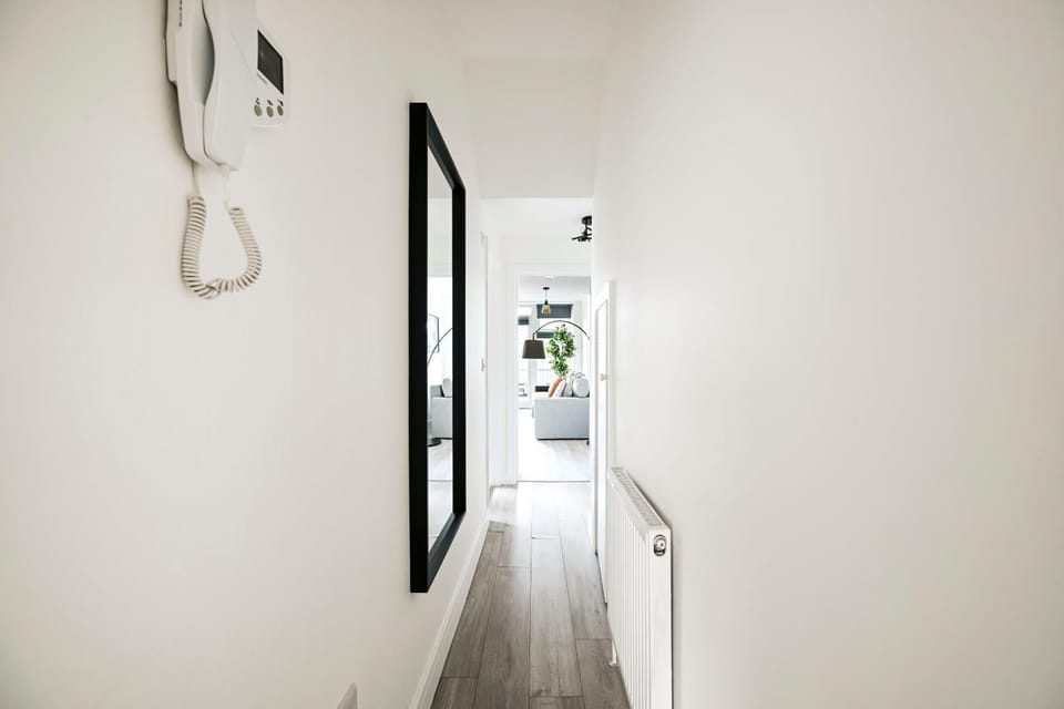 Cosy West London 2 Bed Flat Apartment in London Borough of Richmond upon Thames