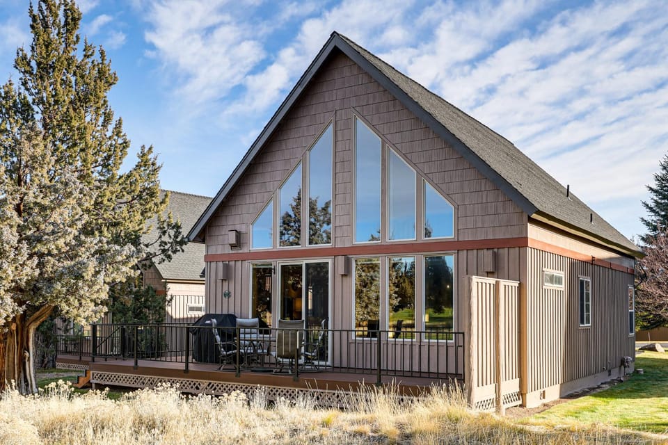 Game Room & 5 Pools: Chalet at Eagle Crest Resort House in Oregon