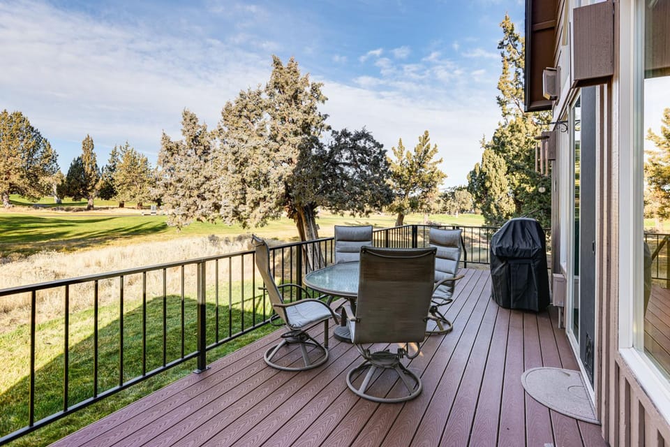 Game Room & 5 Pools: Chalet at Eagle Crest Resort House in Oregon