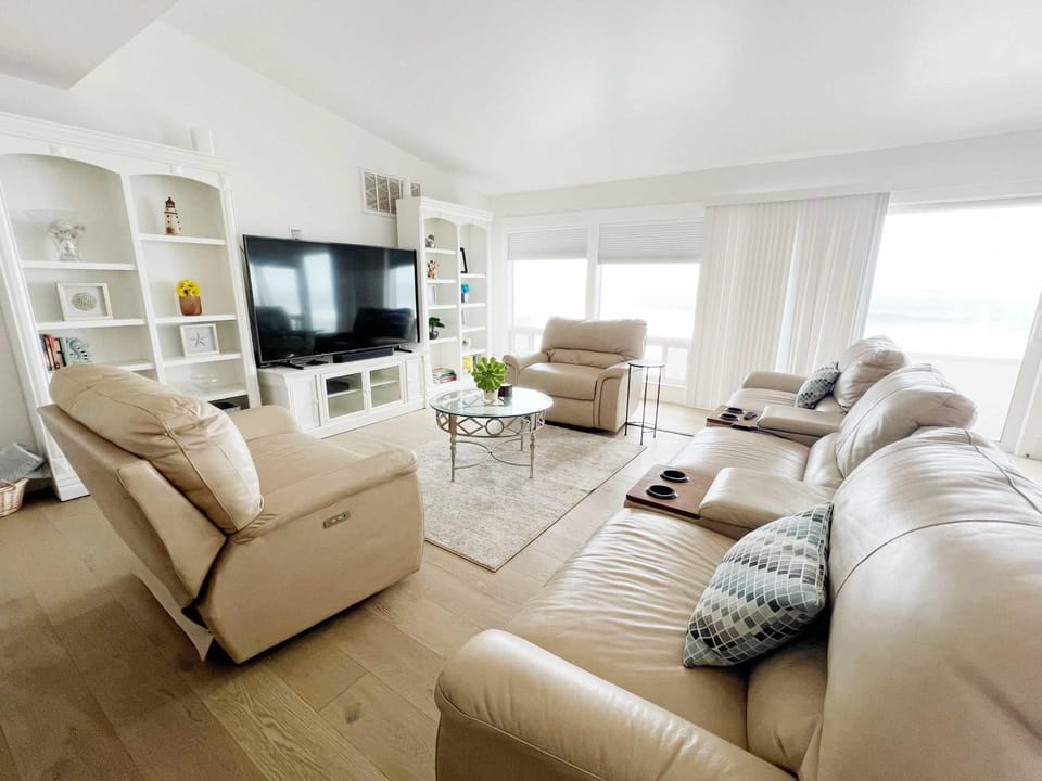 Marbella Lane-Oceanfront Retreat w Stunning View House in Pacifica