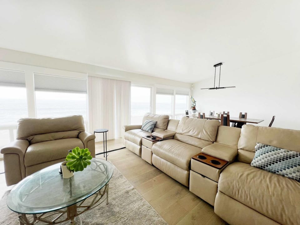 Marbella Lane-Oceanfront Retreat w Stunning View House in Pacifica