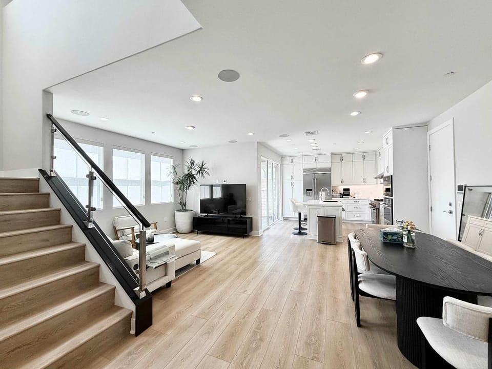 Marbella Lane Spacious 4BR Modern Family Home House in Placentia