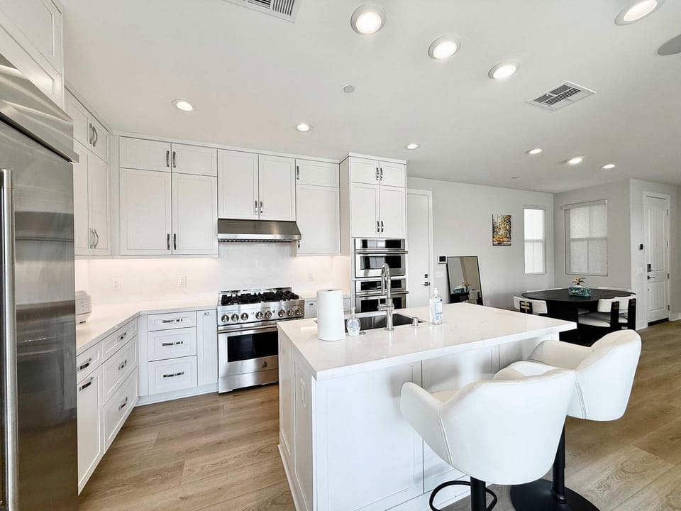 Marbella Lane Spacious 4BR Modern Family Home House in Placentia