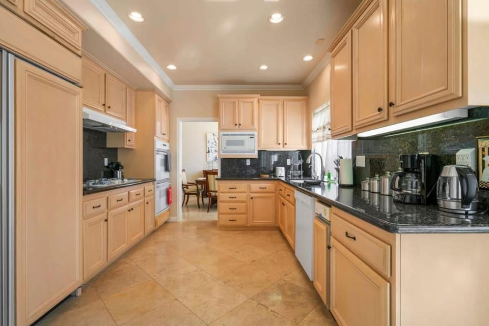 Marbella Lane - Captivating Home w Pool House in Rowland Heights