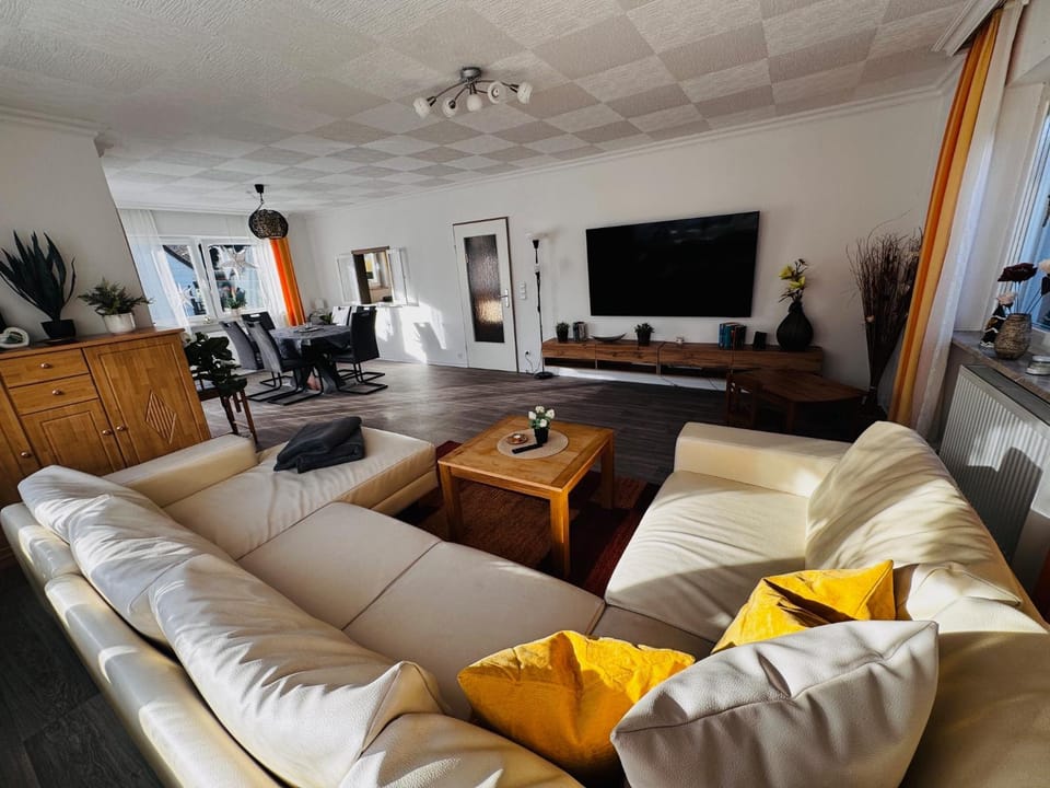 Communal lounge/ TV room, TV and multimedia, Living room, Seating area, Evening entertainment