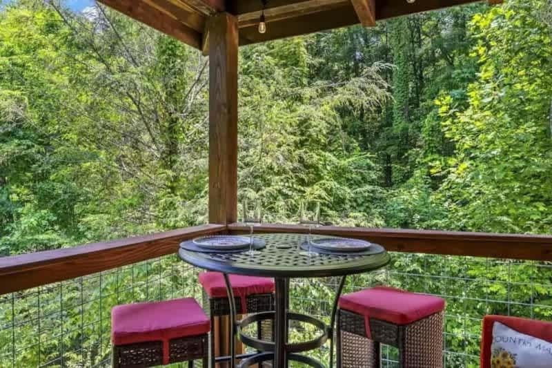 Black Bear Bungalow by Beyond Expectations House in Gatlinburg