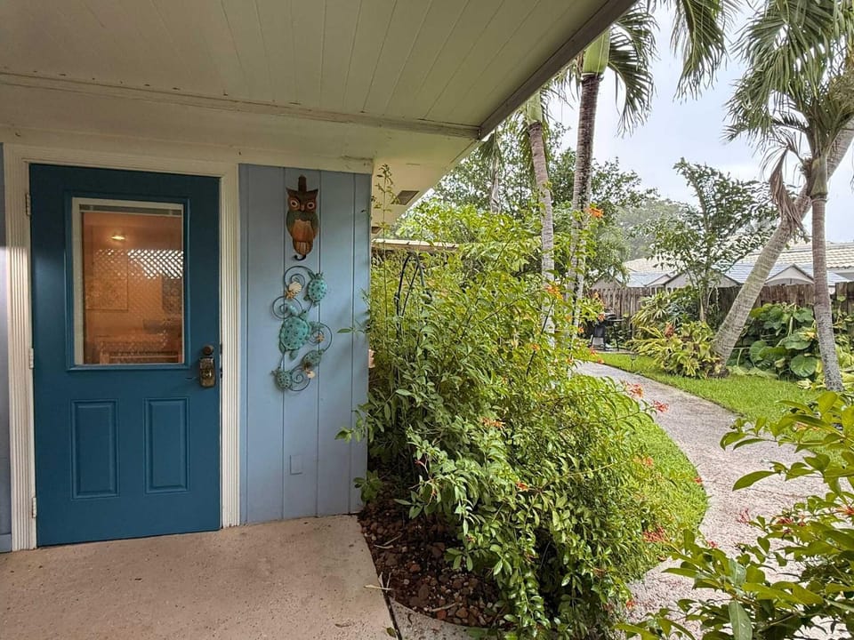 Delray Beach Hideaway Private 1BR w Patio BBQ Apartment in Delray Beach