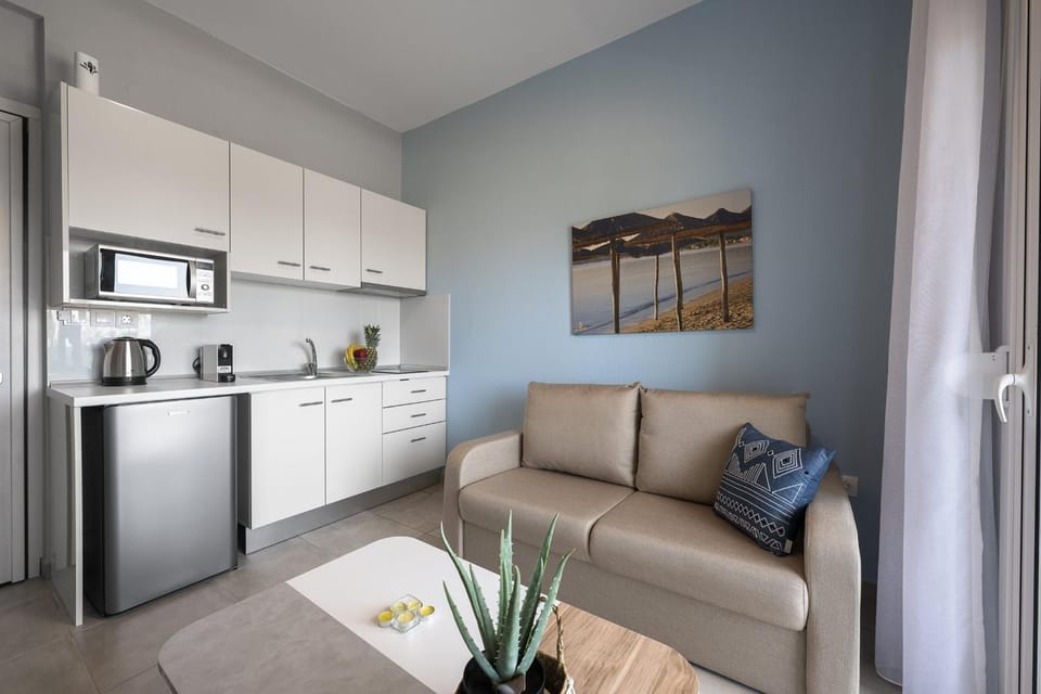 Kitchen or kitchenette, Living room