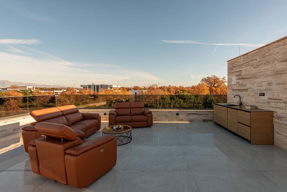 Property building, BBQ facilities, Balcony/Terrace, Kitchen or kitchenette, Seating area