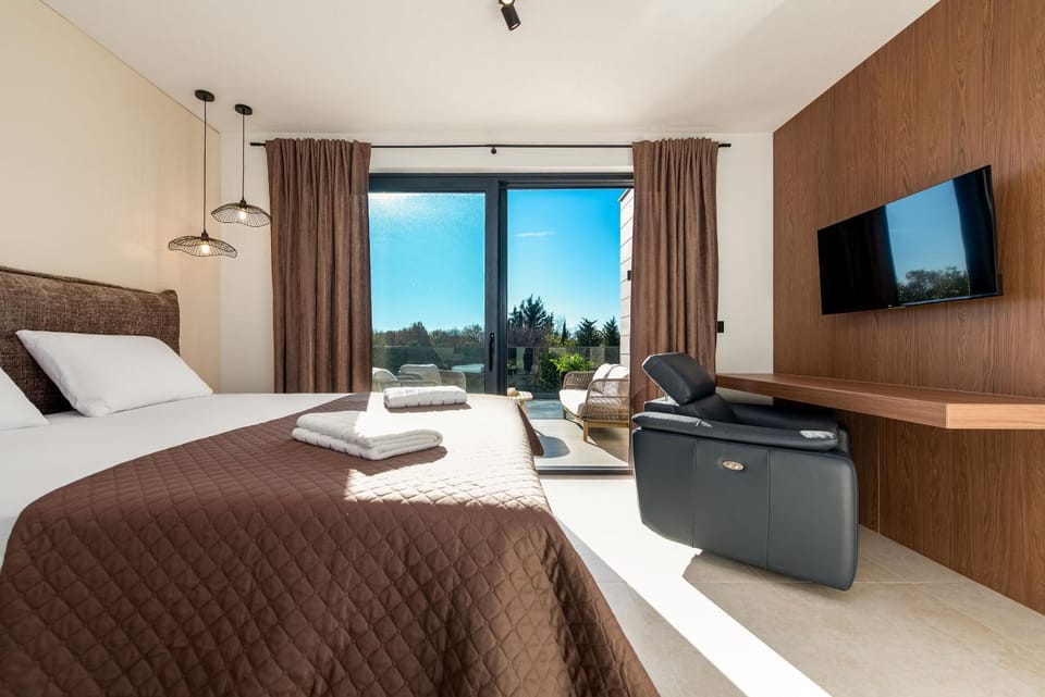 TV and multimedia, Balcony/Terrace, Other, Bedroom