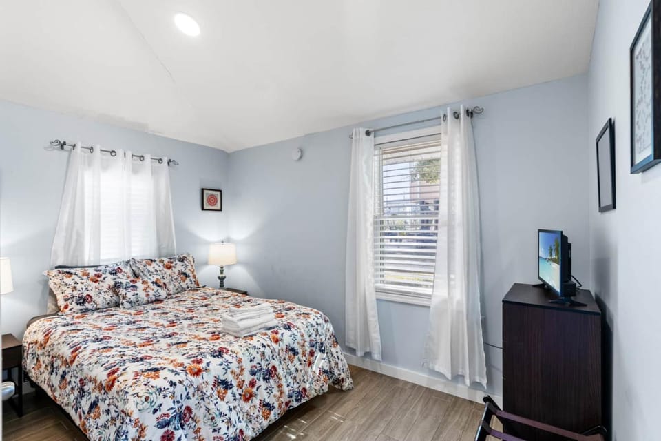 Ocean Breeze Villa II House in Garden City
