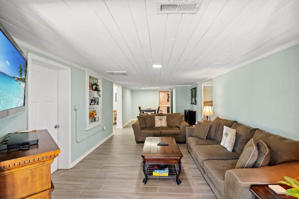 Ocean Breeze Villa II House in Garden City