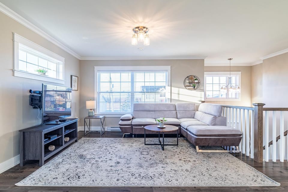 Beautiful Bright House 5 Mins From Downtown House in Charlottetown
