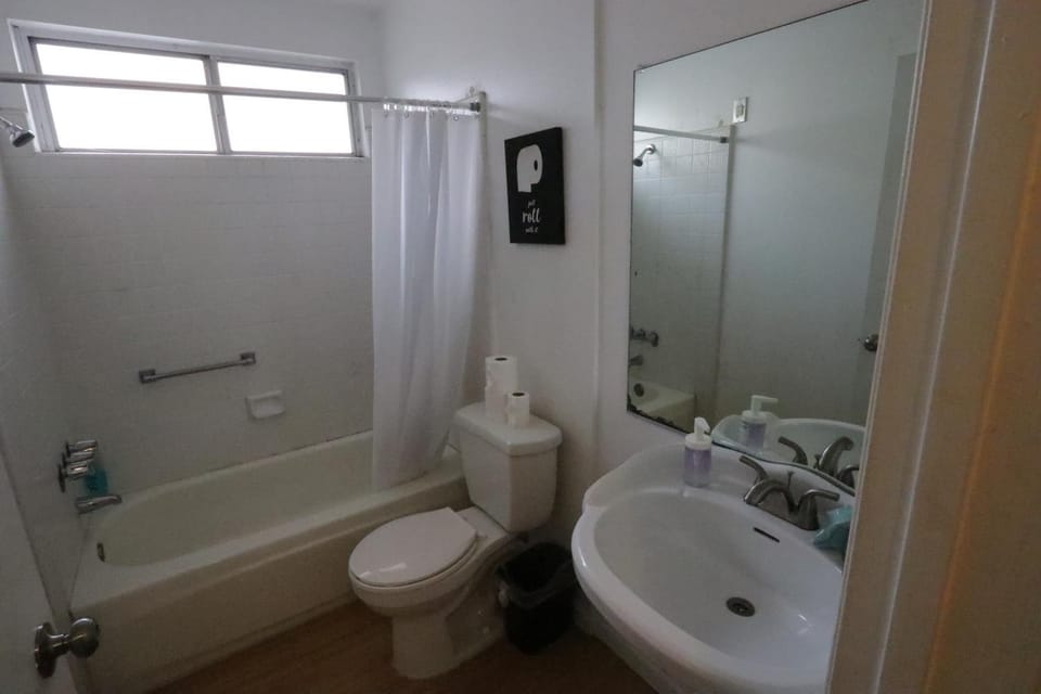 3 beds Apart in Beverly Hills Neighborhood Apartment in Beverly Hills
