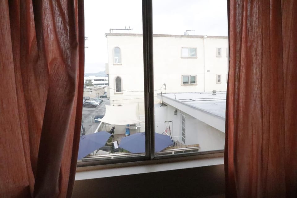 3 beds Apart in Beverly Hills Neighborhood Apartment in Beverly Hills