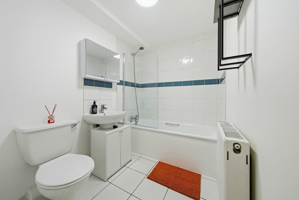 Shower, Toilet, Bathroom, Bath, towels