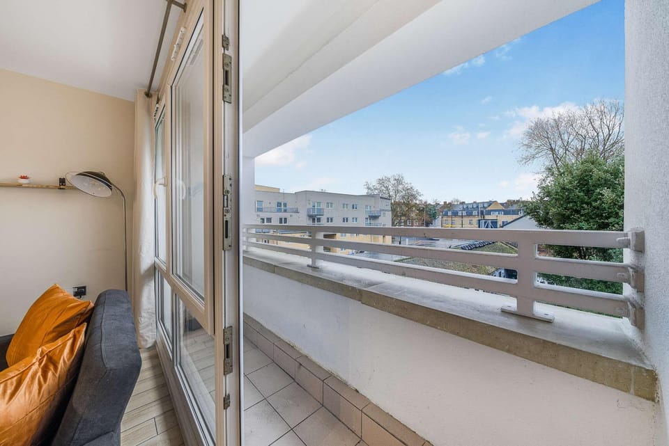 View (from property/room), Balcony/Terrace, Living room, Seating area