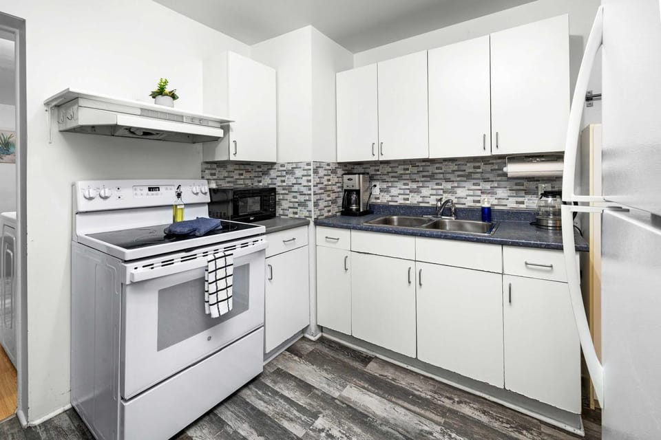 Urban 3BR Getaway Walk to ByWard Market- UOttawa Apartment in Gatineau