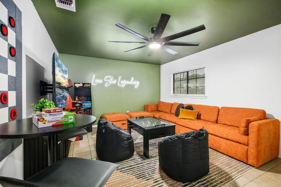 Sleeps 10 Private Pool Hot Tub Fire Pit Playground House in San Antonio