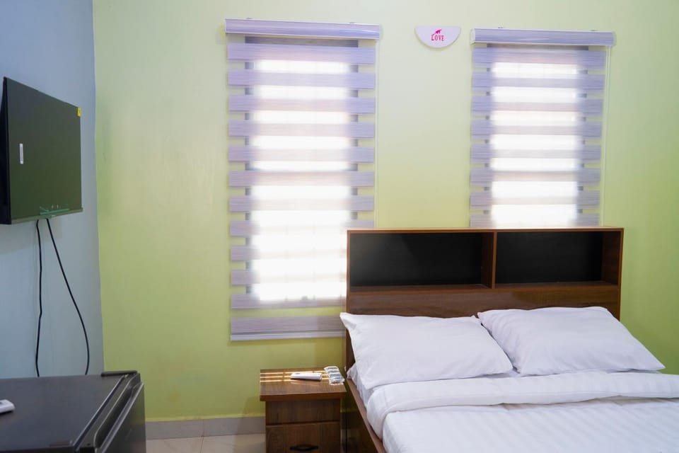 Communal lounge/ TV room, Bed, TV and multimedia, Photo of the whole room, Evening entertainment, Bedroom