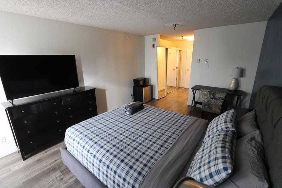 Nice Queed bed apt in Beverly Hills neighborhood Apartment in Beverly Hills