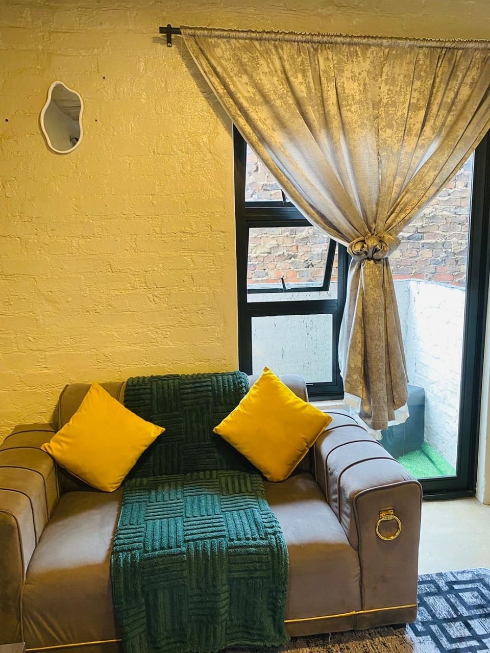 Modern cozy suite in maboneng- Trendy living Apartment in Johannesburg