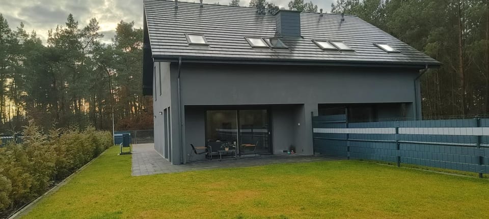 Property building, Day, Garden, Garden, Balcony/Terrace, Garden view