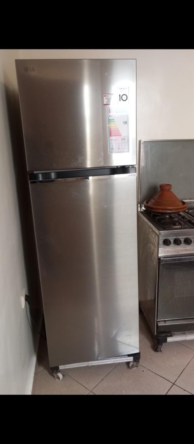 Kitchen or kitchenette, oven
