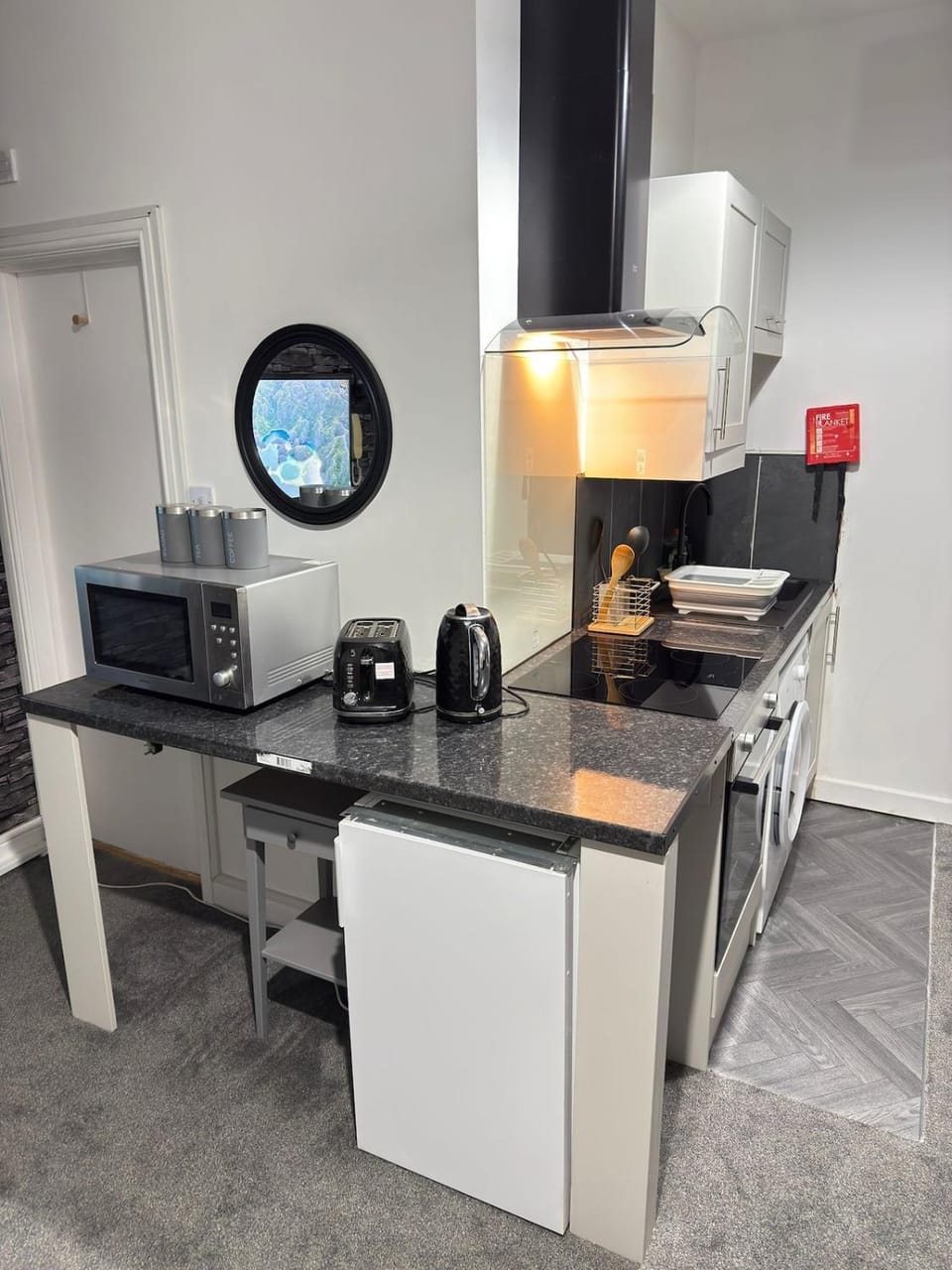 Kitchen or kitchenette, microwave, toaster, washing machine, kitchen