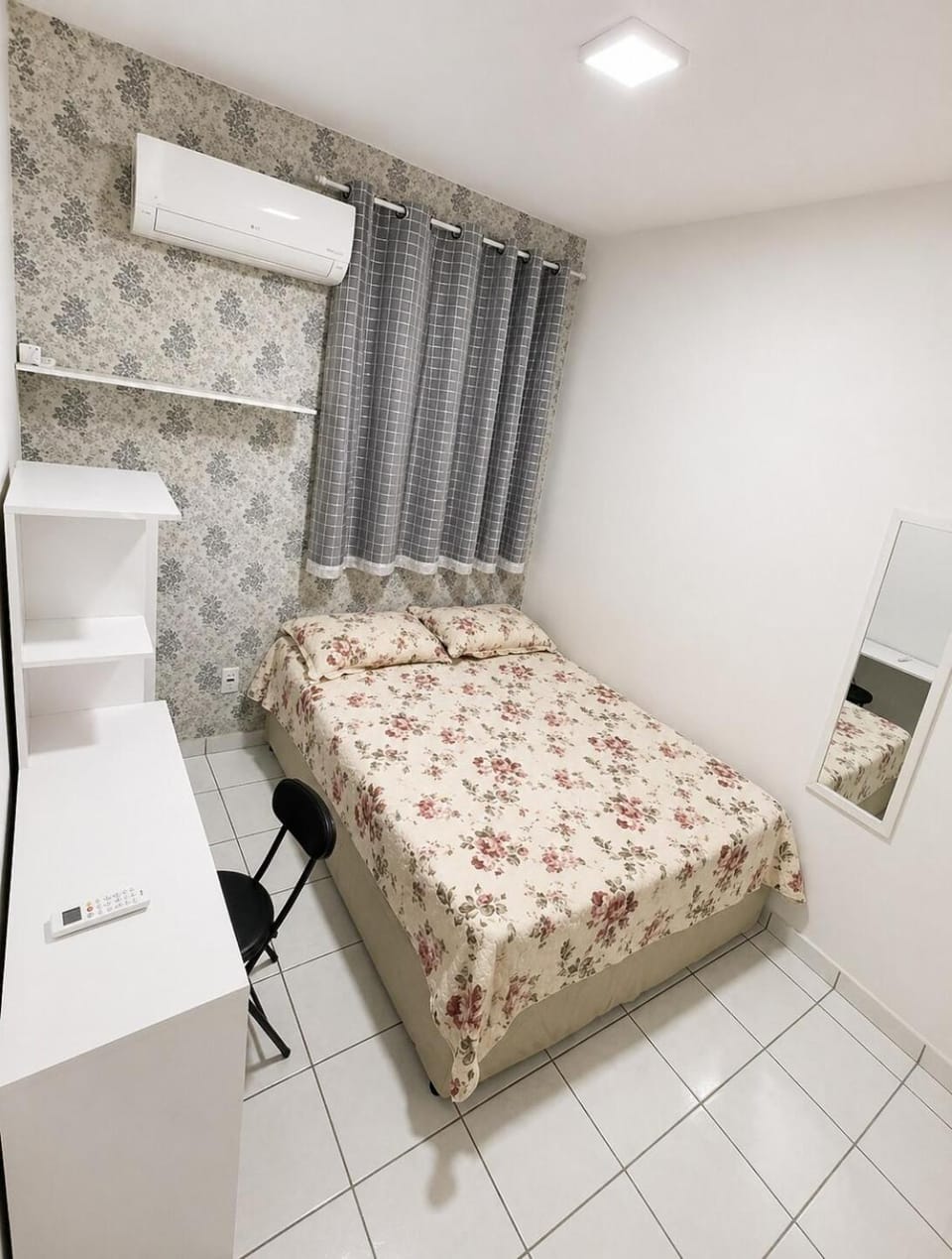 Bed, Photo of the whole room, Bedroom, air conditioner