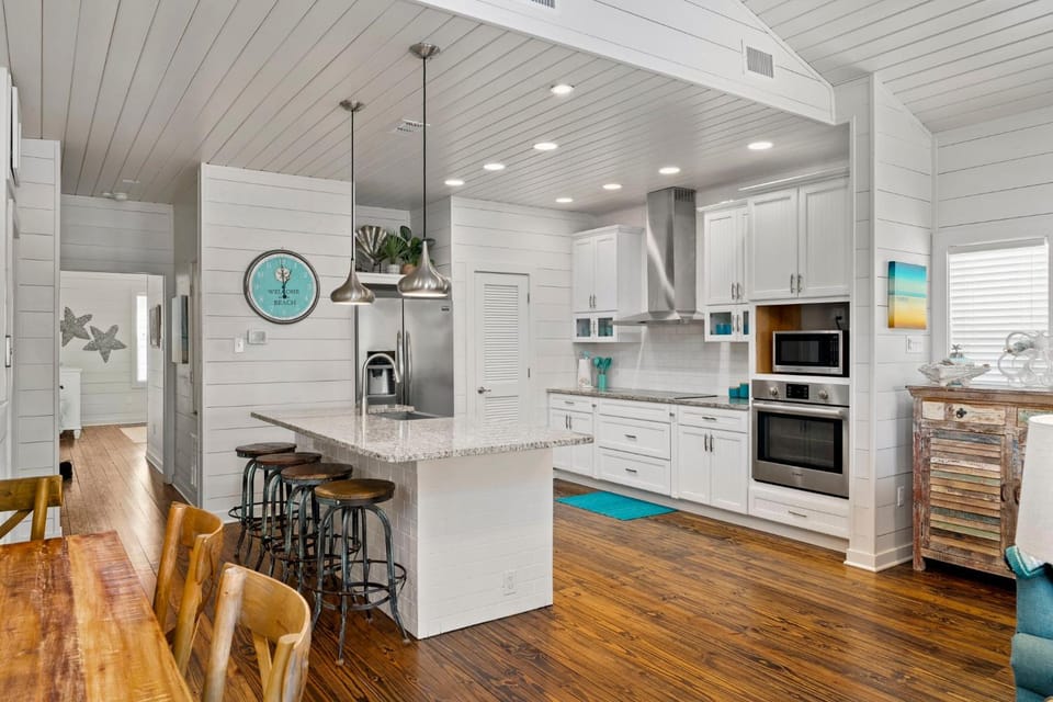 Day, Kitchen or kitchenette, furniture, microwave, oven, kitchen