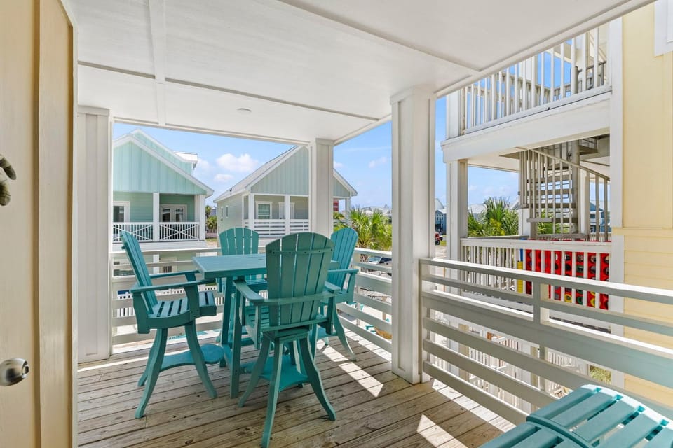 Patio, Day, Balcony/Terrace, Seating area, Dining area