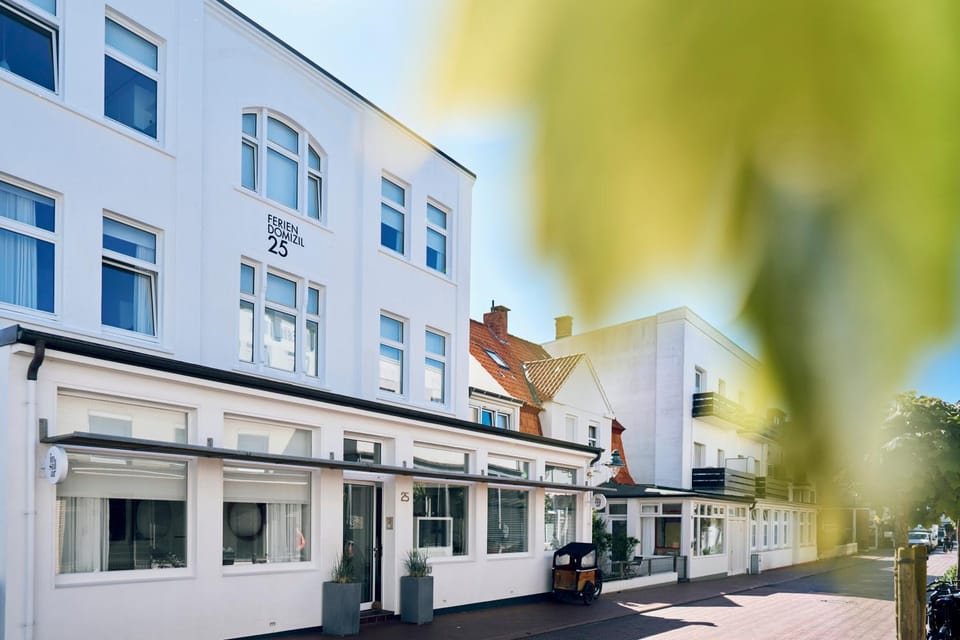 Property building, Day, Neighbourhood, Street view, Location