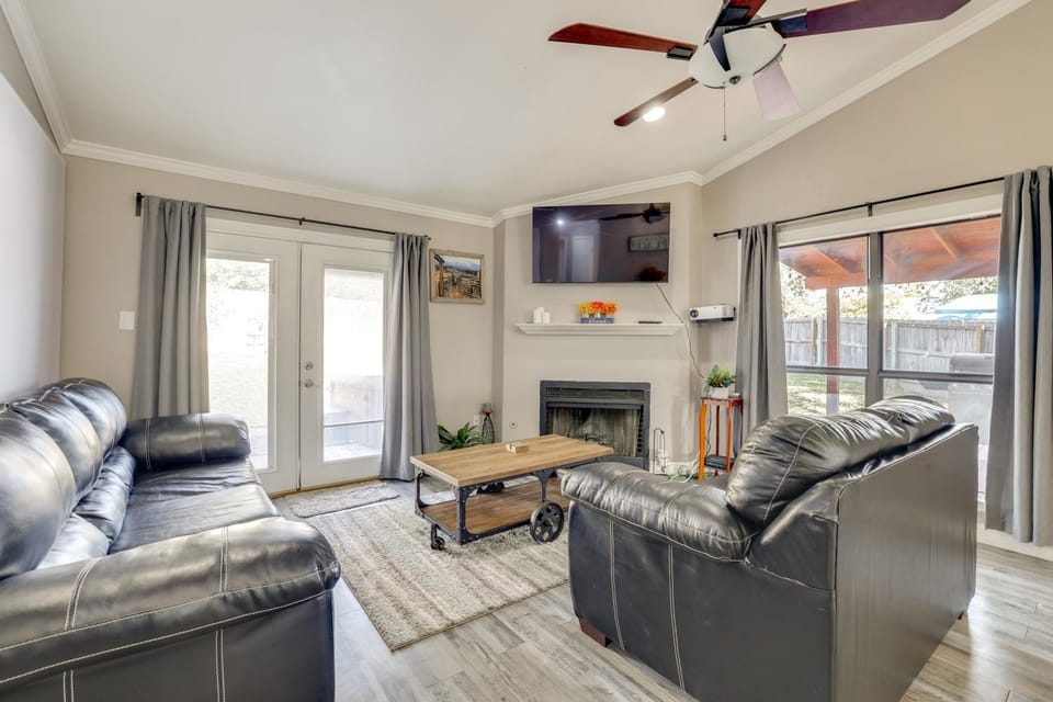Private Pool & Hot Tub: Dog-Friendly Live Oak Home House in San Antonio