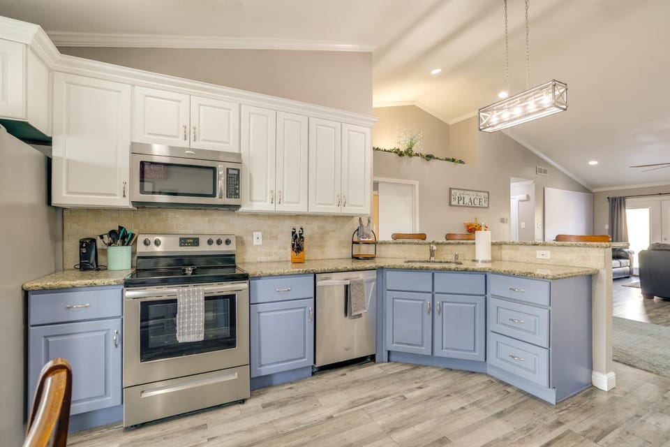 Private Pool & Hot Tub: Dog-Friendly Live Oak Home House in San Antonio