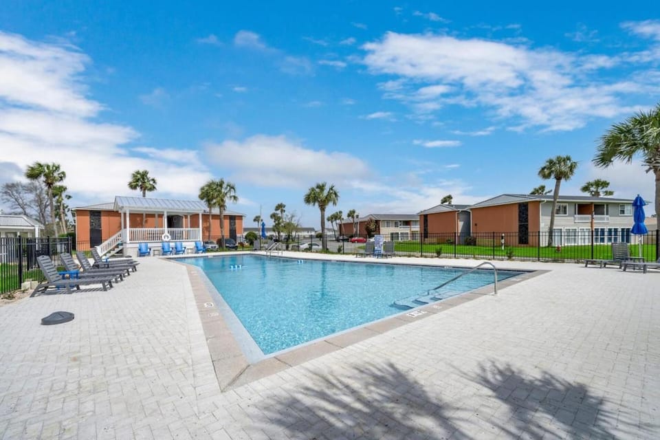 221 Lake View Condo Central Destin Apartment in Destin