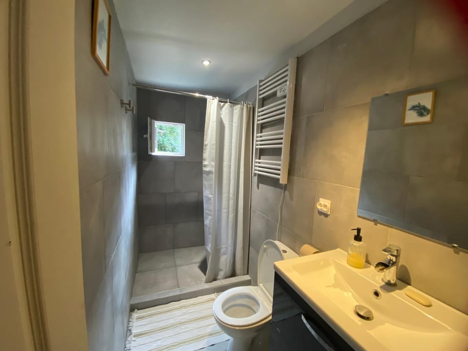 Guest House with 2 Parking Places Free House in Normandy