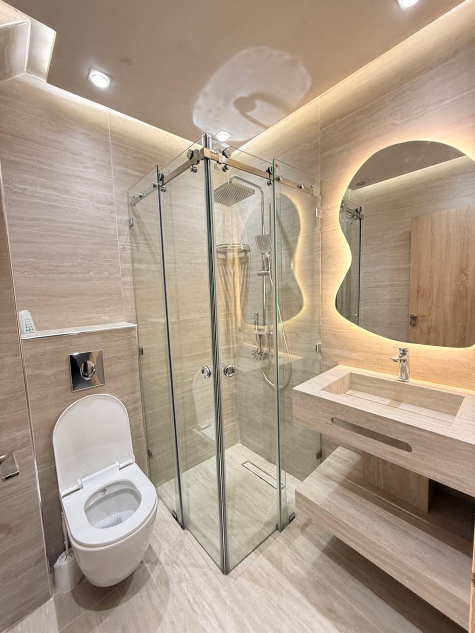 Shower, Toilet