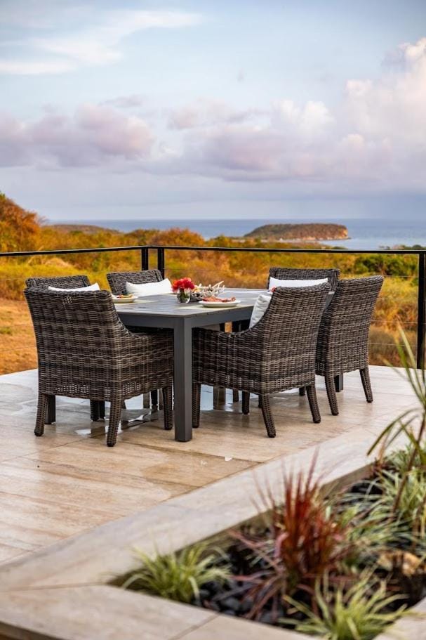 Luxury Island 2 BR 2BA Getaway Featuring Spectacular Views and King Beds Villa in Esperanza