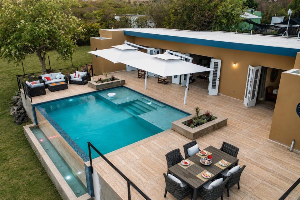 Luxury Island 2 BR 2BA Getaway Featuring Spectacular Views and King Beds Villa in Esperanza