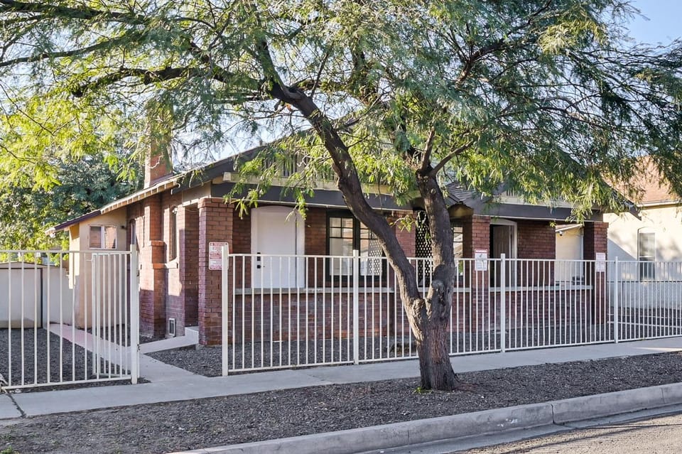 Walkable Haven 1 Mi to Dtwn Phoenix & Chase Field! House in Phoenix