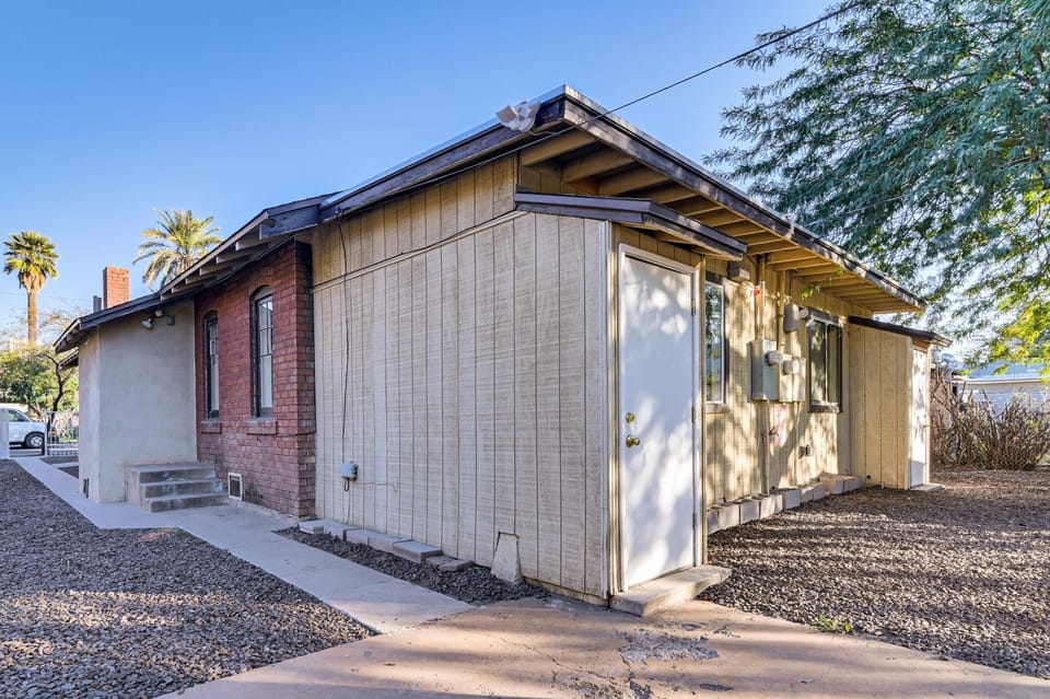 Walkable Haven 1 Mi to Dtwn Phoenix & Chase Field! House in Phoenix