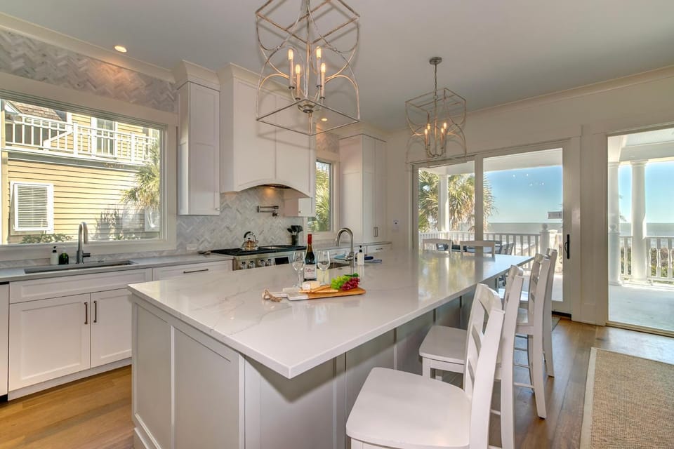 Coastal Sunrise Ocean Front on Ocean Blvd. Private Pool/hot tub, stunning ocean views! House in Isle of Palms