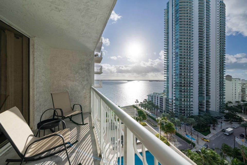 Brickell Bay View- Unbeatable Location with Parking House in Brickell