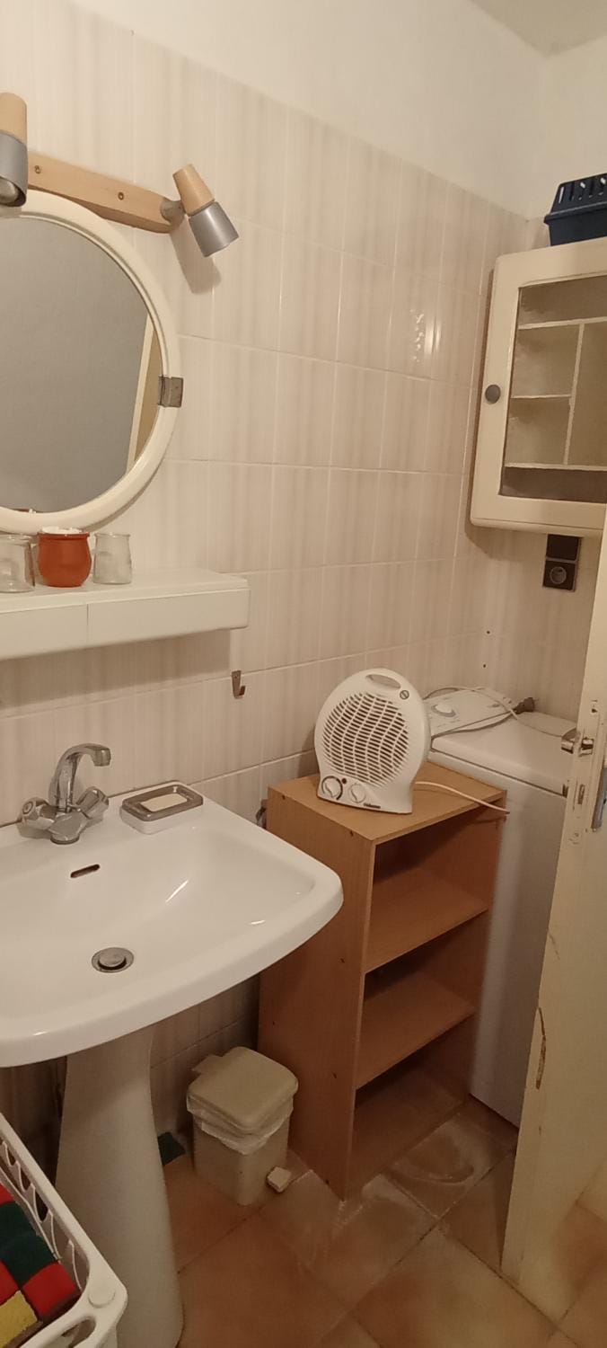 Bathroom, towels